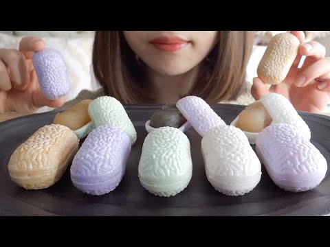 【咀嚼音】とろける口溶けのまゆ最中を食べる【ASMR/EATINGSOUNDS】