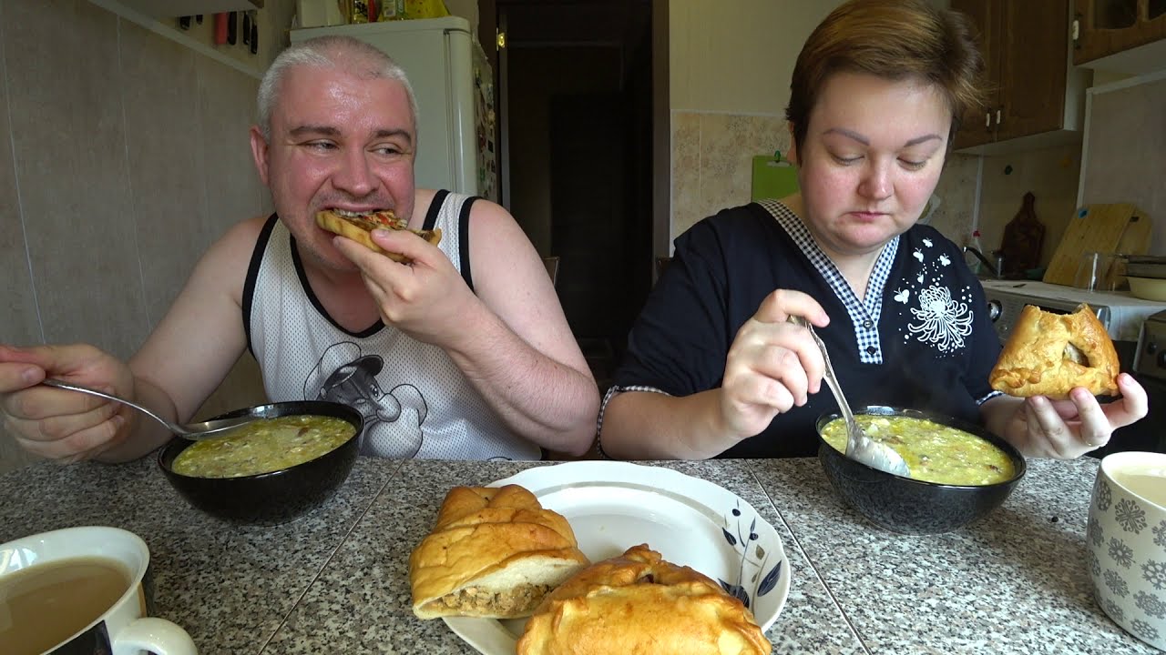 Мукбанг МУЖ пробует 🥣 гороховый суп с копченостями на обед 🥪  Хотим купить КВАРТИРУ