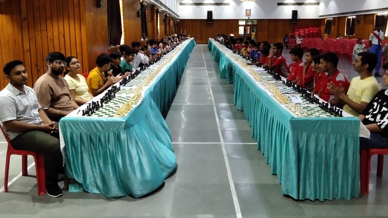Dynamic Simultaneous Chess Exhibition Live - YouTube
