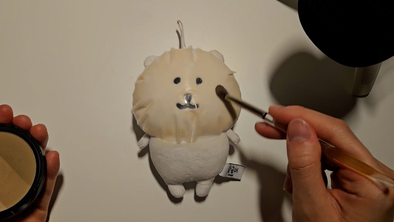이 작은 곰한테 메이크업 해준다고요? | ASMR