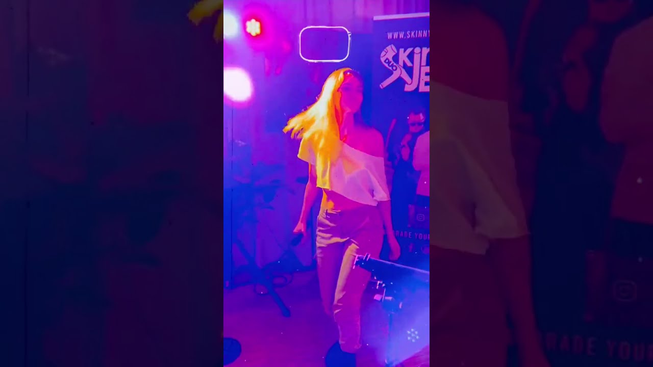 Lyvinn Hotel Frankfurt mit Partyband SKINNY JEANS // That don´t impress me much (Shania Twain Cover)