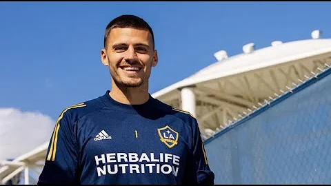 WATCH: LA Galaxy goalkeeper Jonathan Bond during p...