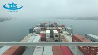 Як контейнеровоз заходить до порту?