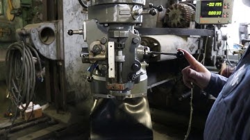 Webb 9″ x 42″ Variable Speed Vertical Milling Machine