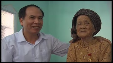 Đồng chí Bí thư Thành ủy thăm, tặng quà các gia đình chính sách, người có công nhân dịp 27-7