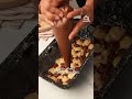 Ce cake marbré vanille-chocolat façon rocher… c’est la fusion parfaite entre douceur et croquant 😍🍫