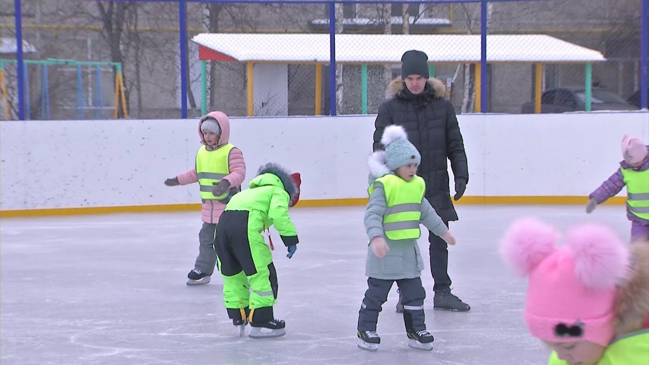 В Серове благодаря помощи предпринимателя каток «Юность» пополнился новыми детскими коньками