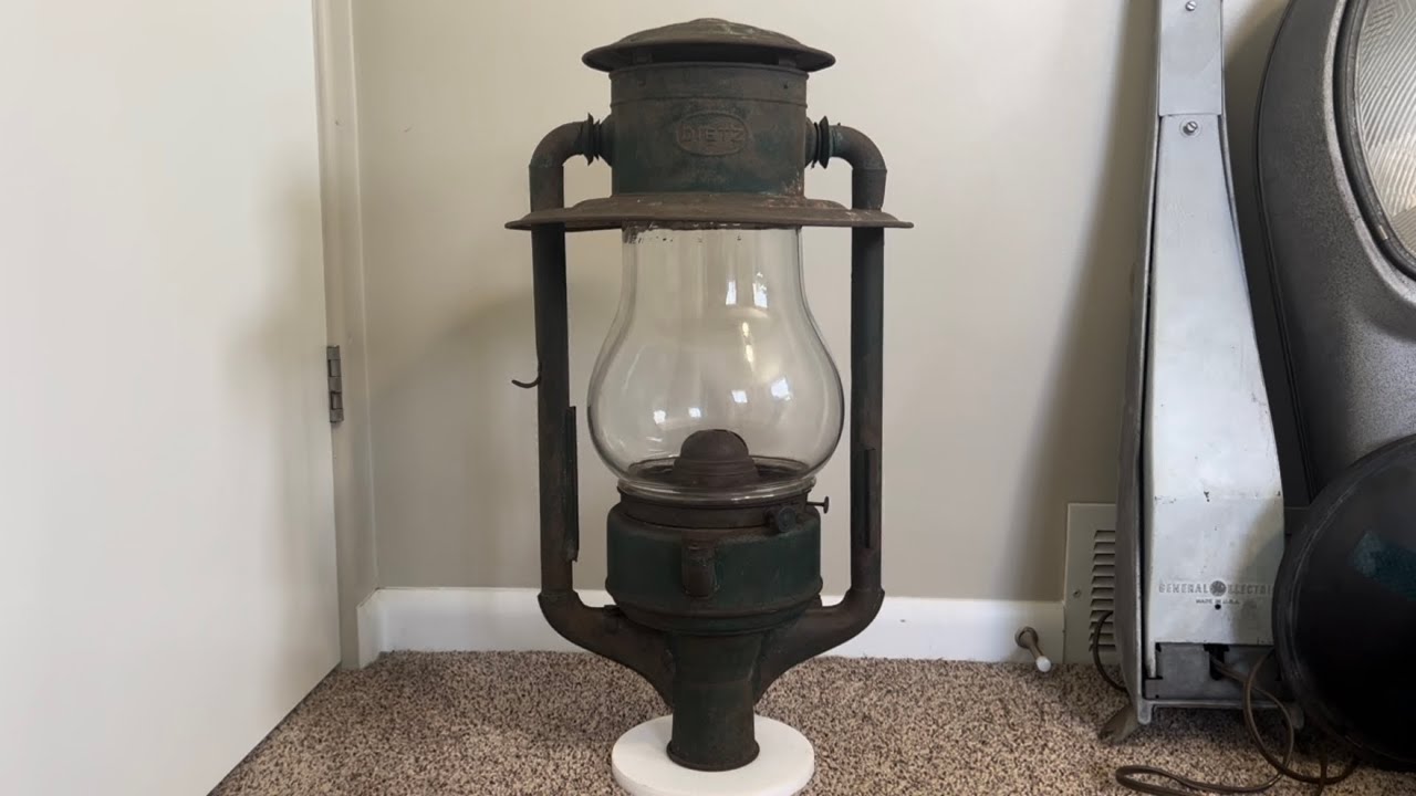 Early 1900s Dietz Pioneer kerosene street lamp - YouTube