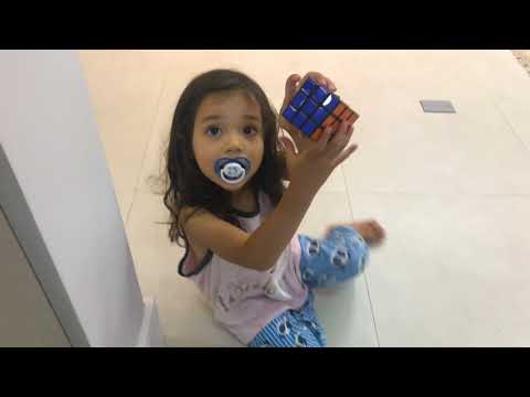 NICOLE RESOLVE CUBO MAGICO RUBIK