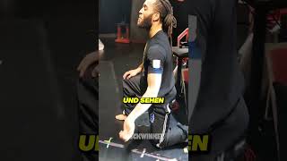 Dieses Mädchen ist eine begabte Schauspielerin, die in einer Schattenshow auftritt