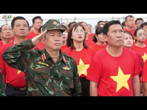 Thiêng liêng lễ chào cờ trên vùng biển Nam Trung Bộ của Tổ quốc