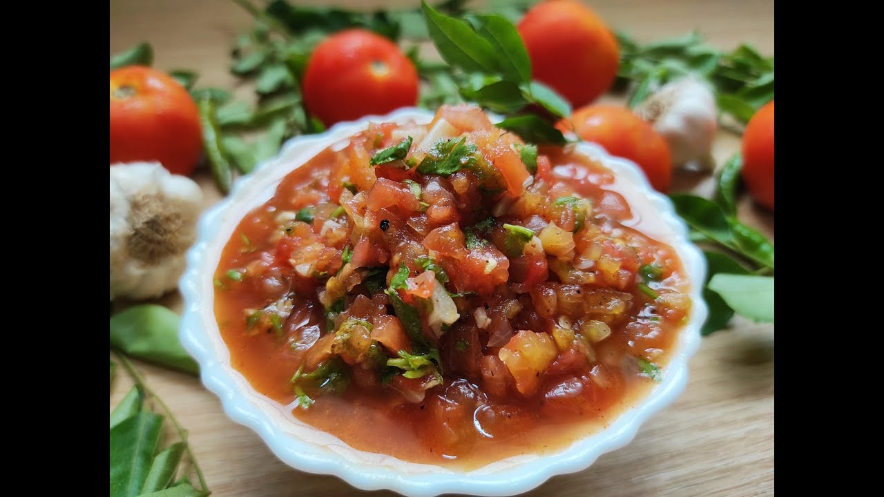 Roasted tomato chutney tamatar ki chutney village style chutney बिना मिक्सर ग्राइंडर के बनाए चटनी | Plates Of Love