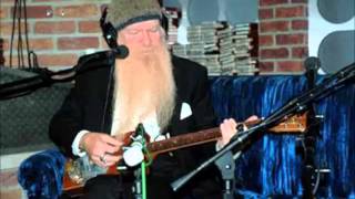 Billy Gibbons' of ZZ-Top playing a Homemade Guitar chords