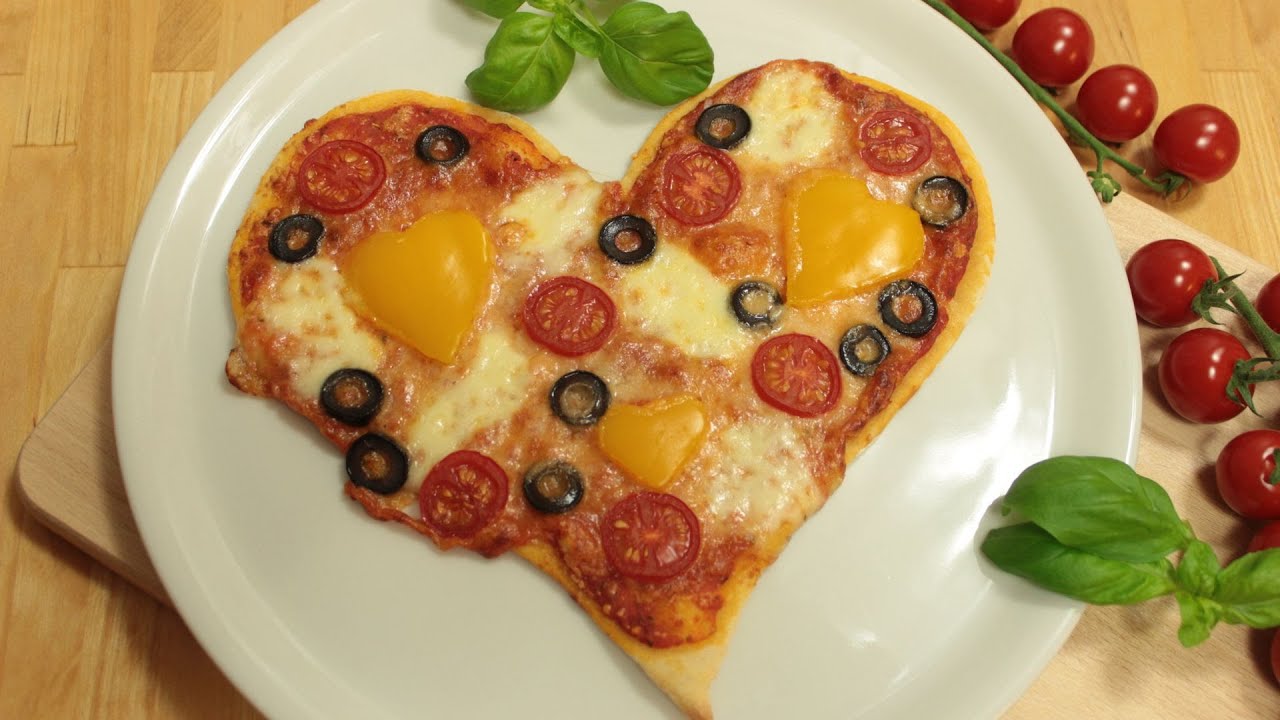 Pizza-Herz zum Valentinstag | Pizzateig | Pizzasauce - YouTube