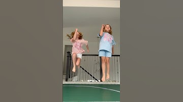 TRAPPED! INFINITE LOOP… #twinsisters