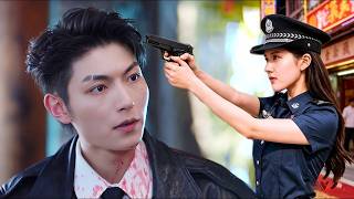 No one dared point a gun at him—yet she did exactly that!Mafia boss fell in love with her.