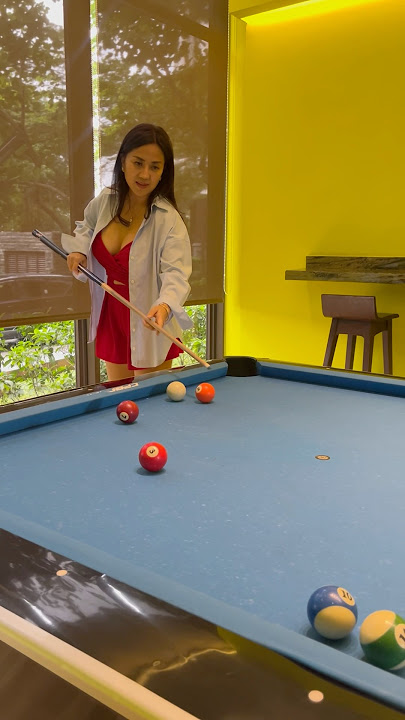 Tante ernie latihan billiard