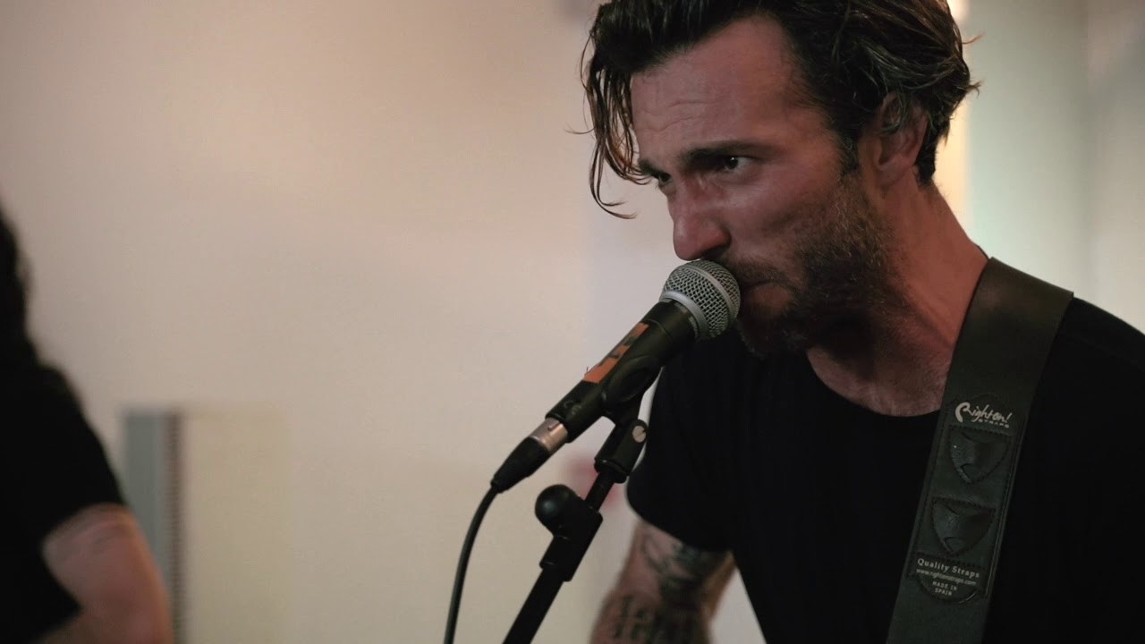 DEAD BRONCO-"MAKE ME SICK" FNAC SPAIN auf YouTube ansehen DEAD BRONCO-"MAKE ME SICK" FNAC SPAIN auf YouTube ansehen