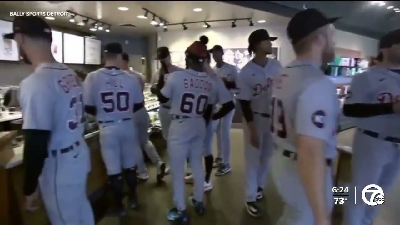 Talkin' Baseball on X: The Padres rookies did a coffee run in full uniform  in Chicago today  / X