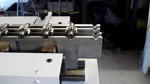 Walking beam conveyor for super-finisher - one