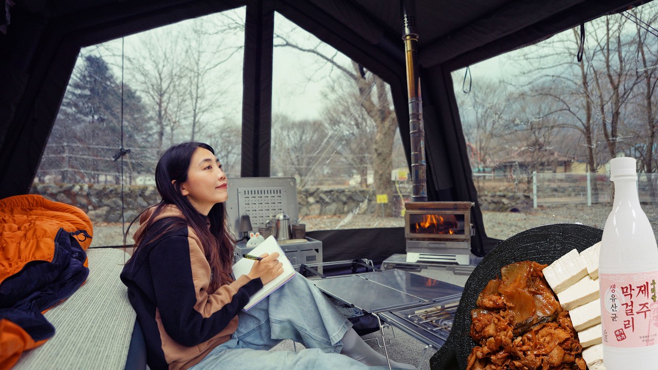Побег из шумного города, чтобы насладиться уединением — Одиночный кемпинг