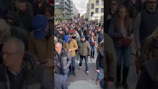 Le cortège de la marche blanche en hommage à Quentin dans les rues de Lyon #actu #hommage