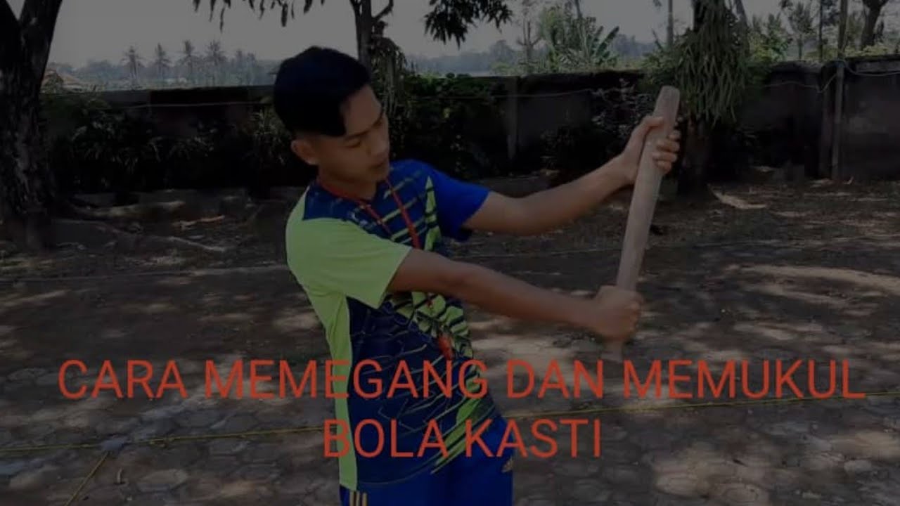 Cara memegang alat pemukul yang benar adalah