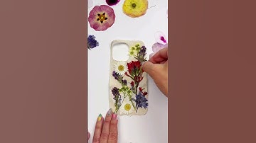 Turn your pressed flowers into a DIY phone case. #diyphonecase #diycrafts #diycraft #craftideas