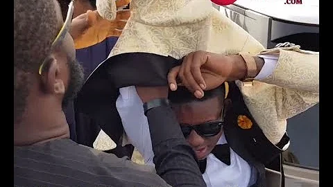 OMG! Three Guy Help Small Doctor Just To Wear His Best Man Jacket At Oritsefemi's Wedding