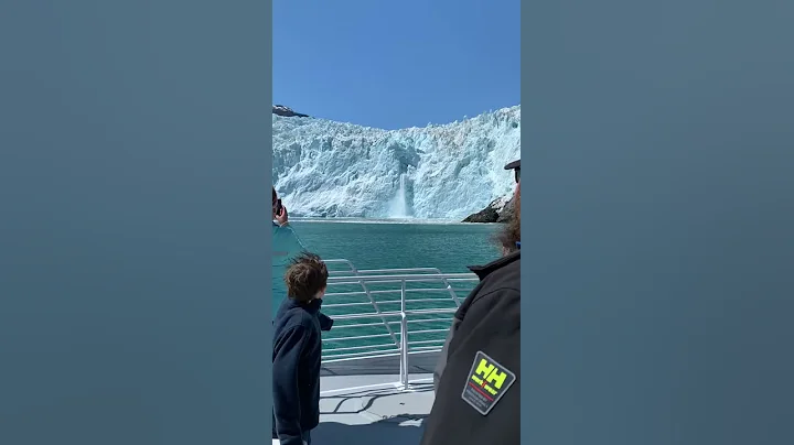 Cruise Boat Witnesses a Huge Chunk of Glacier Calving || ViralHog