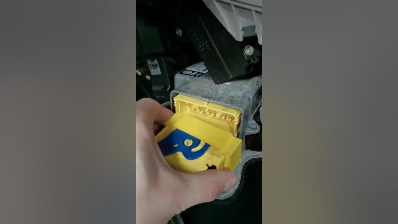 Remove airbags module clips vw passat b6 2006 YouTube