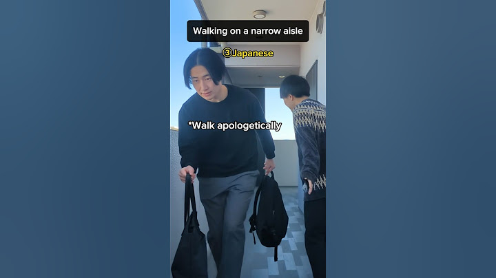 Non-Japanese vs Japanese | Walking on a narrow aisle