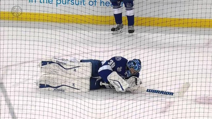 Bolts goalie Ben Bishop loses front teeth in win