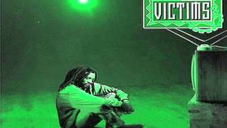 Video thumbnail of "Lucky Dube - Victims"