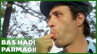 Sakar Şakir Türk Filmi | Şakir ile Fuat'ın Parmak Tartışması!