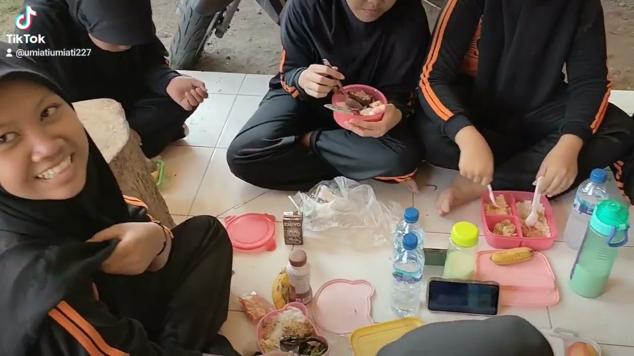 JUMAT BERGIZI SMPN 1 TAKERAN