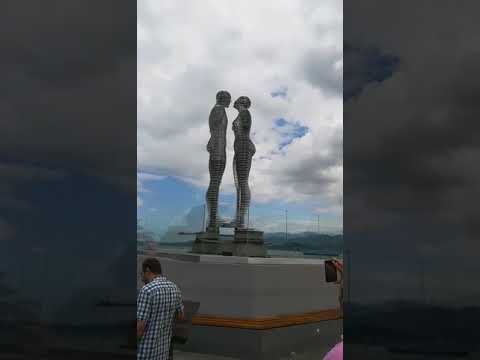 Скульптура, мужчина и женщина,Батуми.