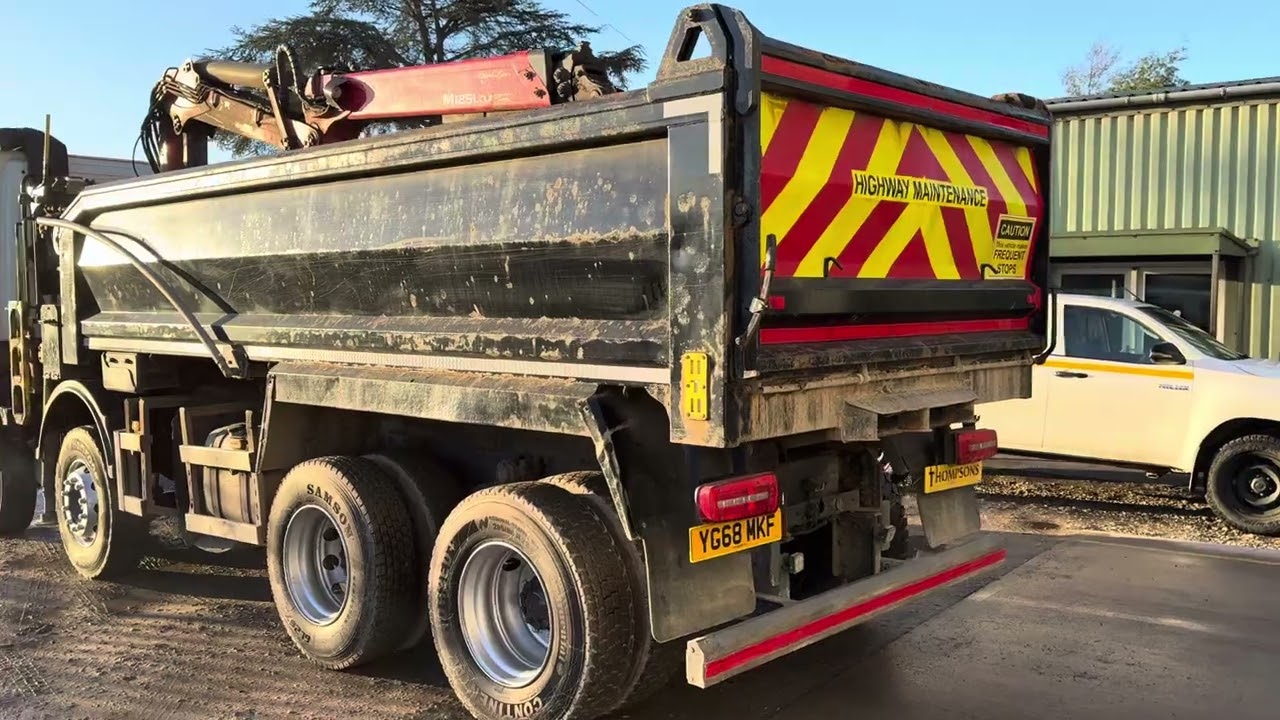 DAF CF 410 8x4 tipper grab YG68 MKF