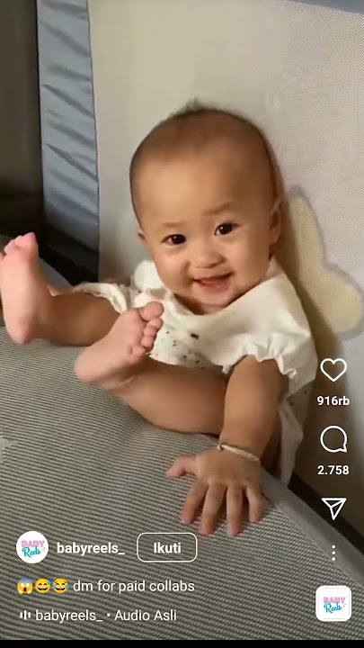 baby lucu kejepit malah ketawa