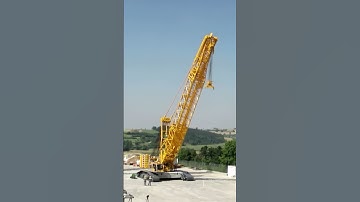 Assembling a Crawler Crane