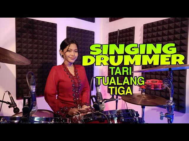 TARI TUALANG TIGA - NYANYI SAMBIL MAIN DRUM - NUR AMIRA SYAHIRA class=