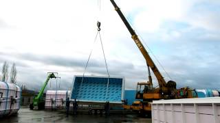 ALBIXON - Unloading swimming pool off the trolley