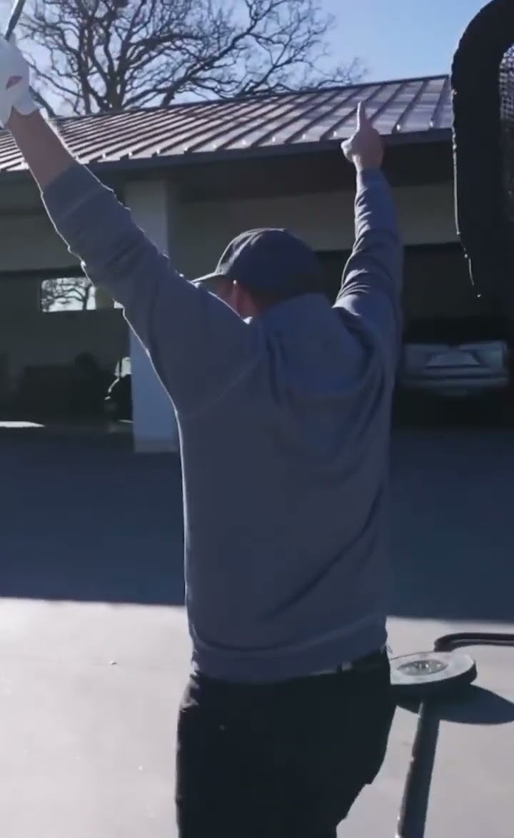 ? $100K HOLE-IN-ONE OVER BRYSON DECHAMBEAU'S MANSION ? (via @brysondechambeau/IG)