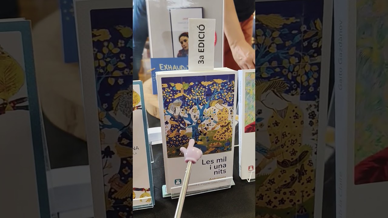 Com més copets els hi doni als llibres, més us els recomano 😂🤭 #LiberisLiber
