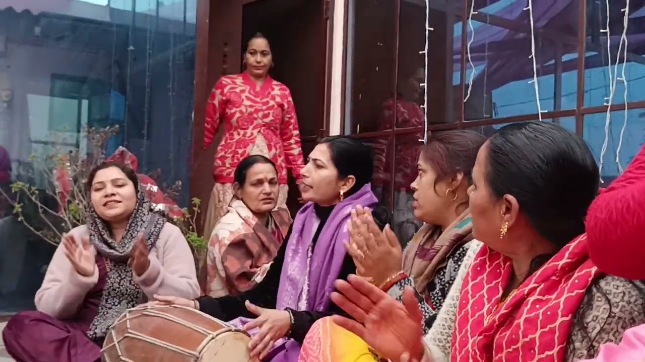 अपनी मंडली #के साथ होली गीत# बहुत ही प्यारा नया है#viralvideo 👌☘️