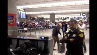 Recibimiento Malaga CF aeropuerto tras el robo en Champions