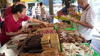 As soon as the store opens, there are long queuesrecommended by localsTaiwanese cuisine/嘉義黑人魯熟肉