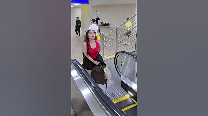 She Feared the Escalator, But a Gentleman Stepped In! #shorts #dzkindness