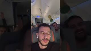 Même dans l'avion ahaha