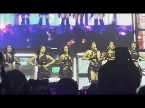 KATSEYE Internet Girl Beautiful Chaos Tour 2025 11 15 Minneapolis Minnesota 